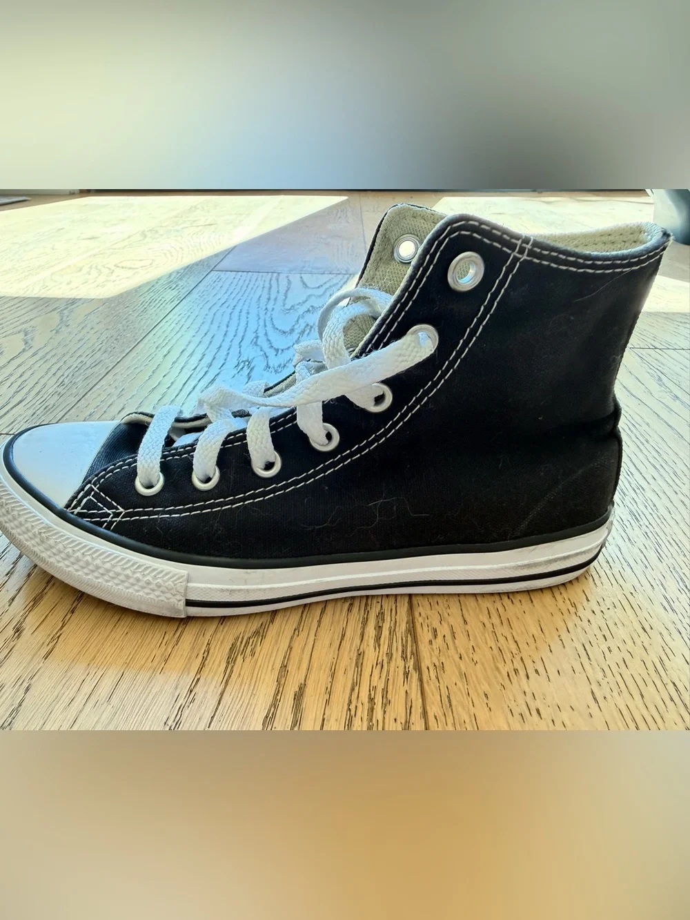 Converse Chuck Taylor All Star Kids High Top Sneakers in Black and White Sz 2.5